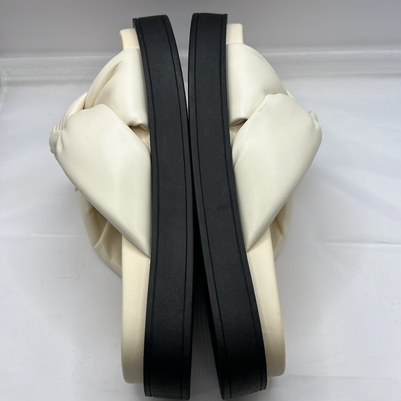 New Mia Mita Bon women's ivory sandals size 6M - Picture 3 of 5